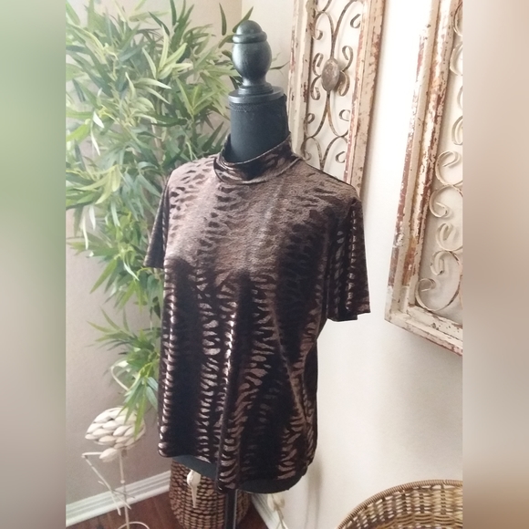 IMPRESSIONS Ladies Short Sleeve Top - Picture 2 of 5